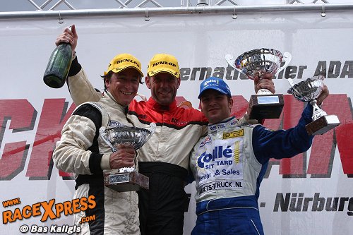 Podium race 2met winnaar Schaap, Hartvelt en Peters